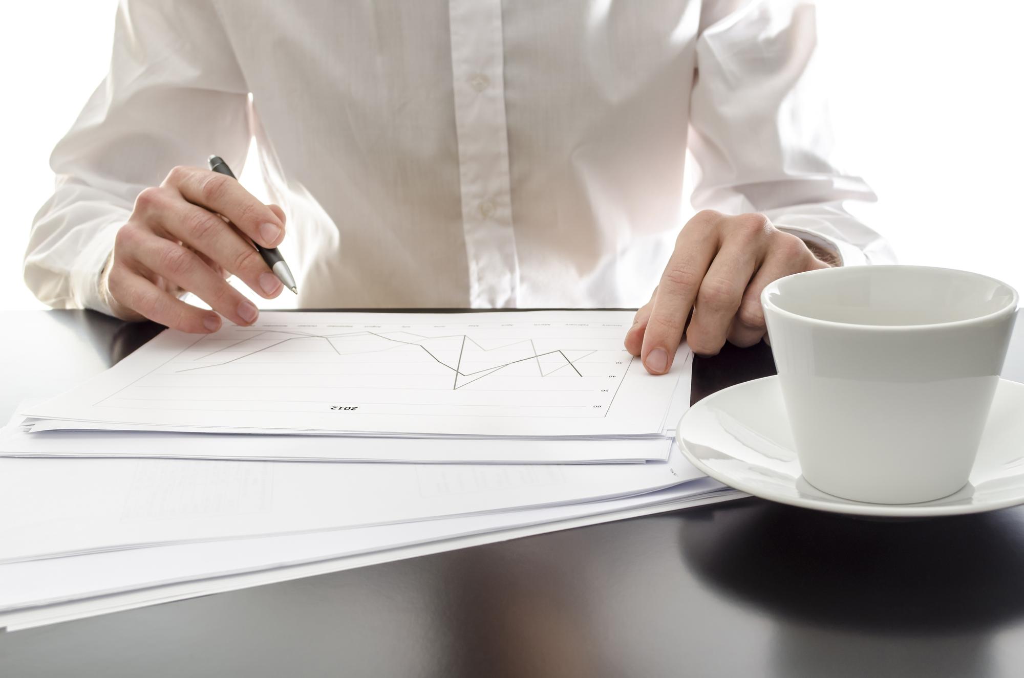 Handschriftliche Notizen und Vertrag